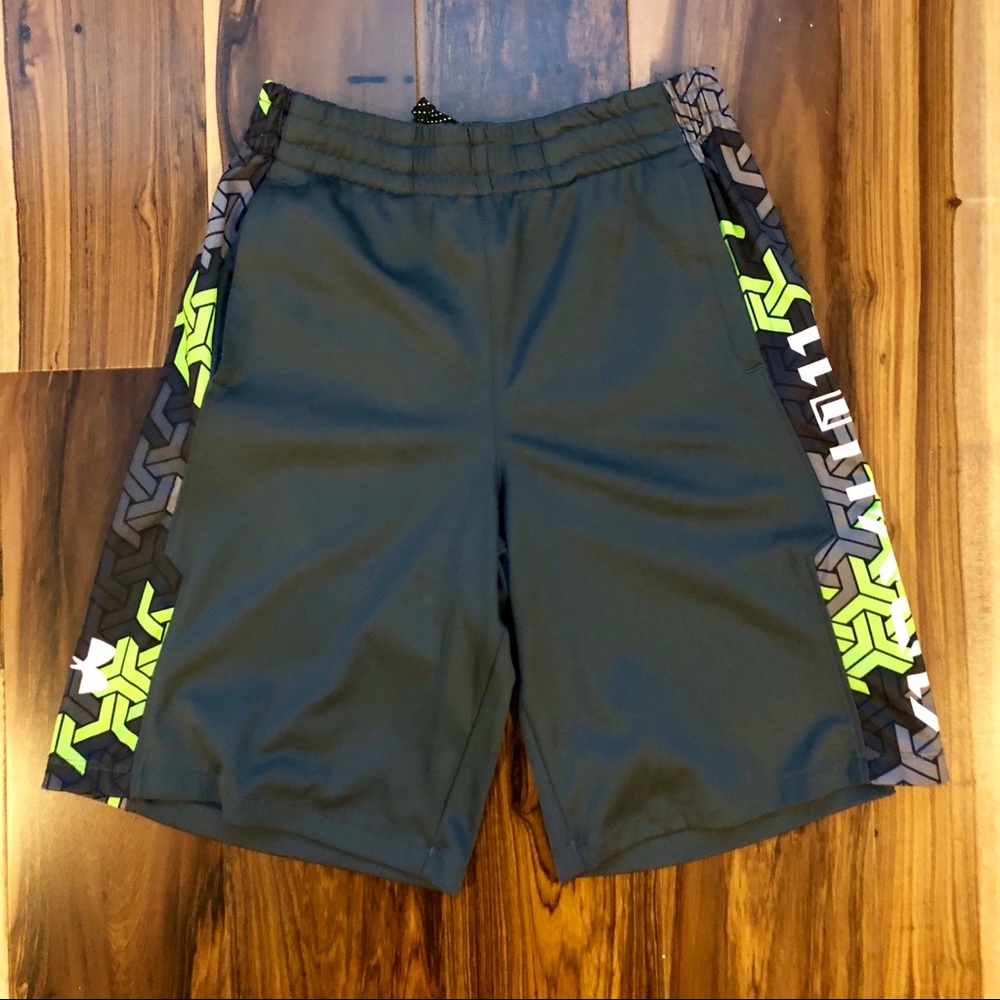 Boys Under Armour Army of 11 Shorts - Sz M